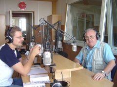 Dainiaus Radzevičiaus pokalbis su Povilu Sigitu Krivicku „Žinių radijo“ studijoje. 2007 m. Dainiaus Radzevičiaus pokalbis su Povilu Sigitu Krivicku „Žinių radijo“ studijoje. 2007 m.